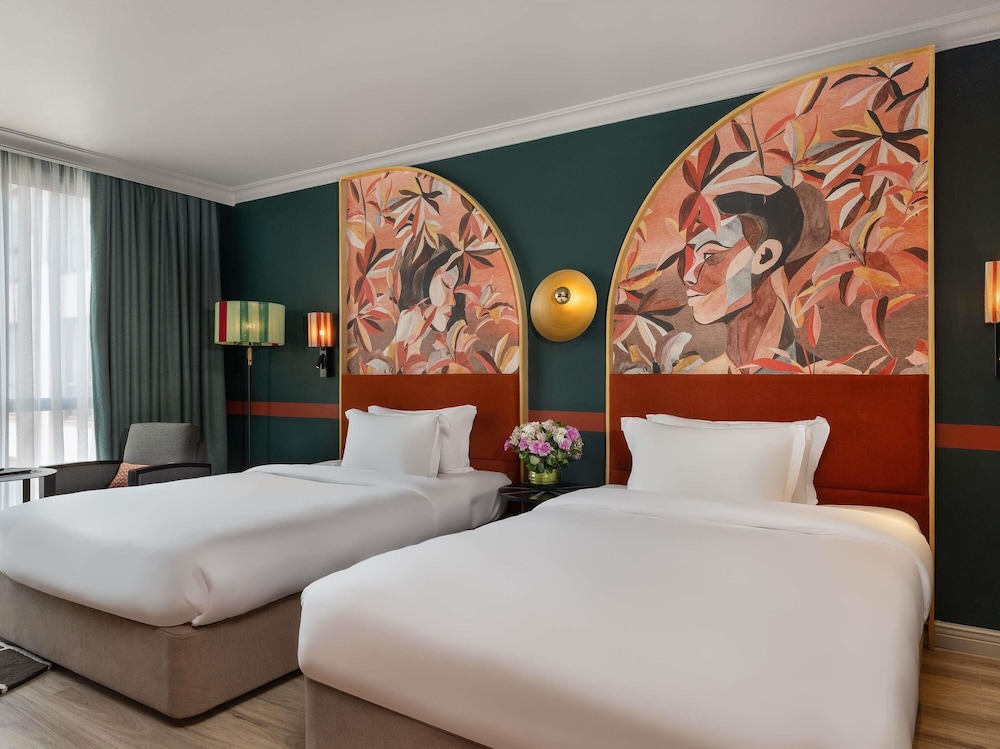 DELUXE, 2 DOUBLE BEDS