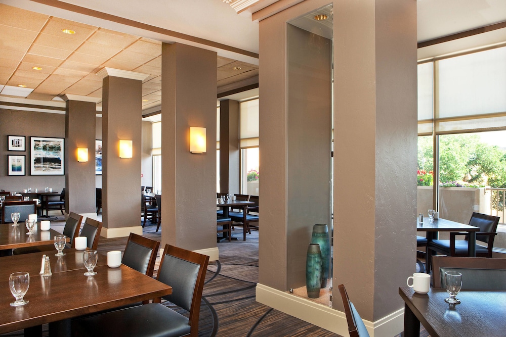 Hilton Kansas City Country Club Plaza 30/50