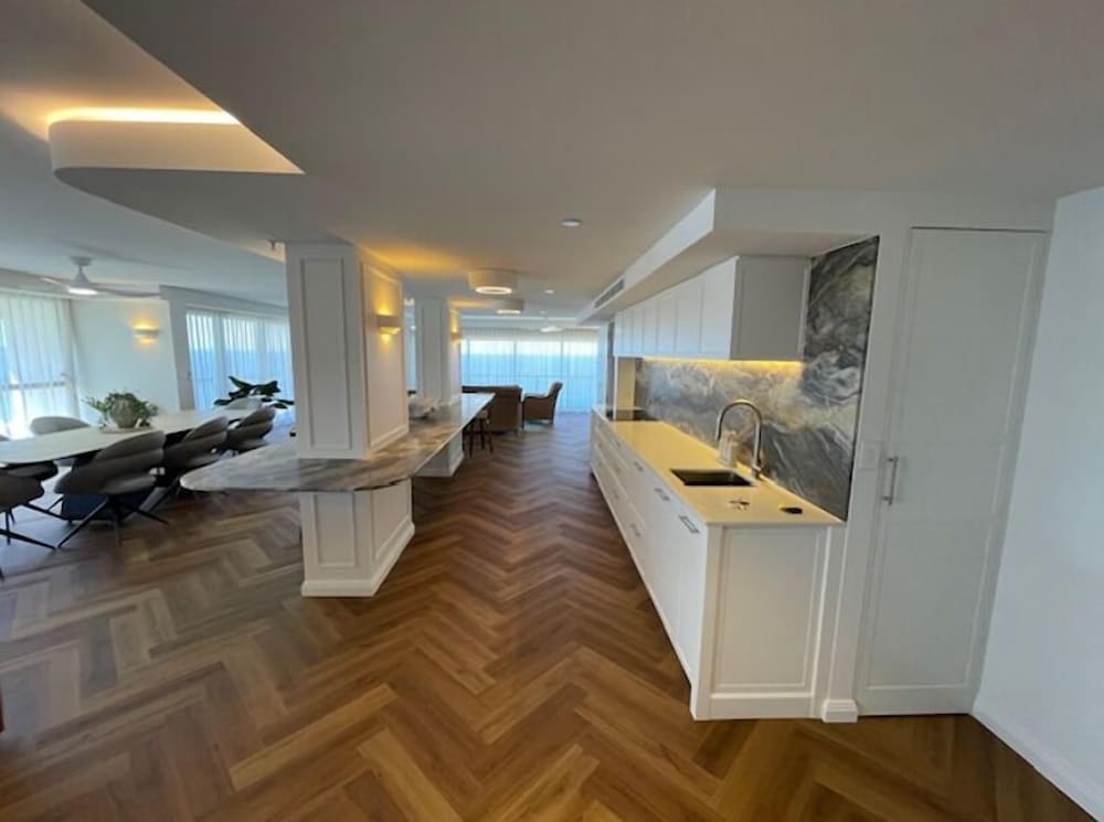 De Ville Apartments 42/74