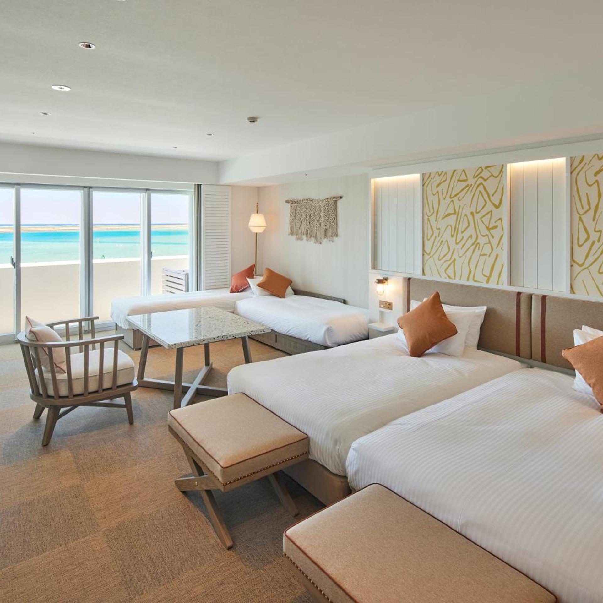 SUPERIOR, TWIN BEDS, LOUNGE ACCESS