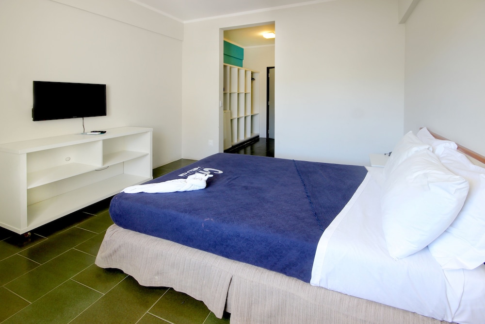 Cris Hotel 12/69