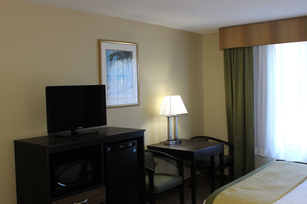 Baymont by Wyndham Fort Myers Airport 37/41