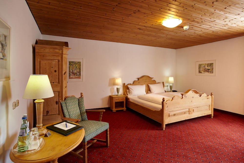 Hotel Sauerlacher Post 31/50