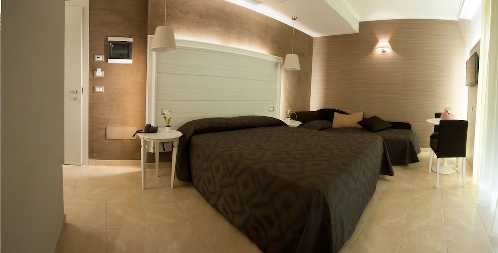 Hotel Fini 26/77