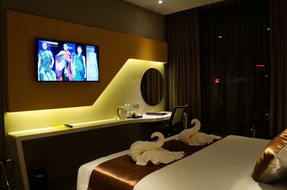 Greens Hotel And Suites 21/65