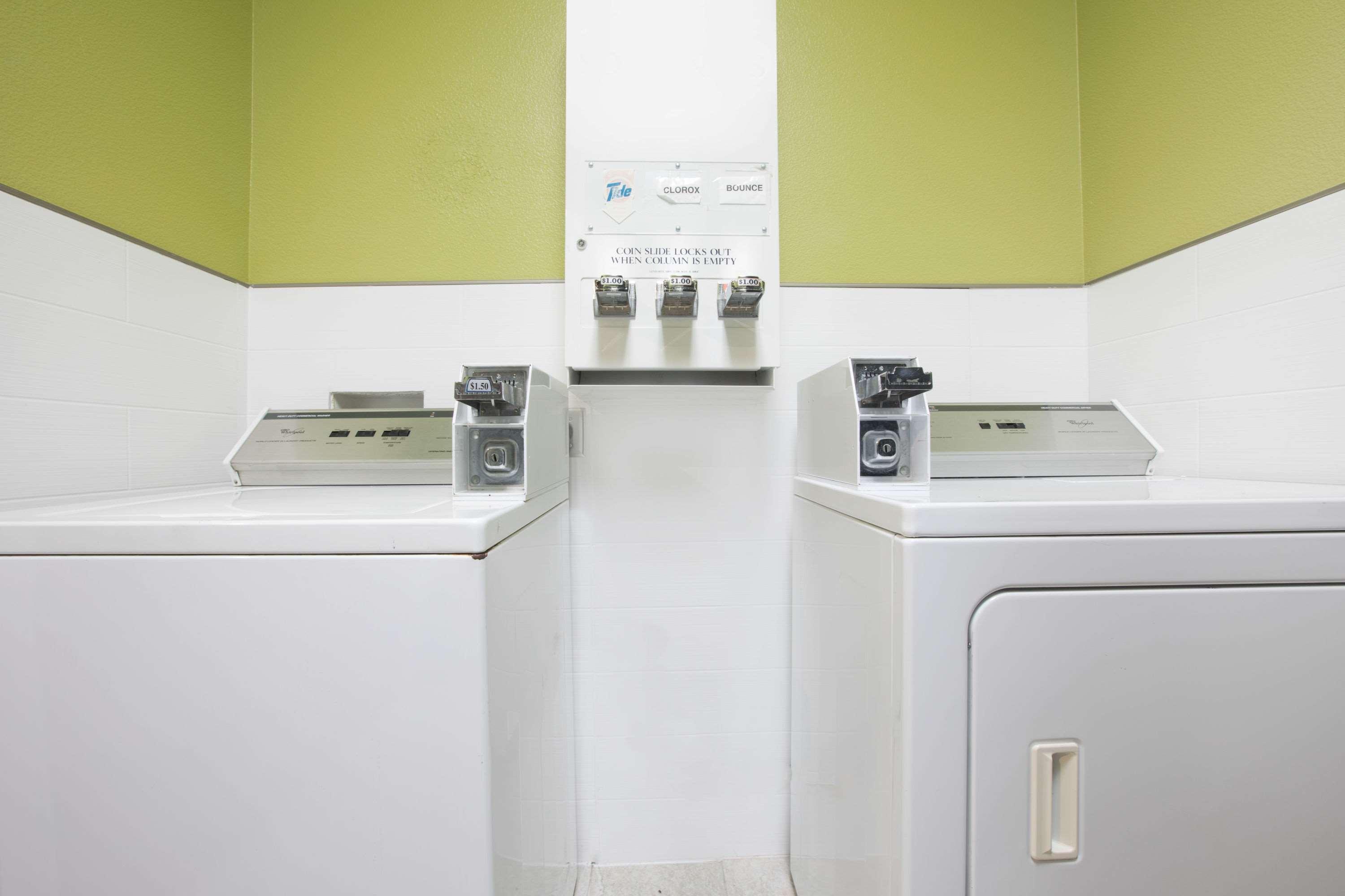 Days Inn & Suites by Wyndham Big Spring 20/28