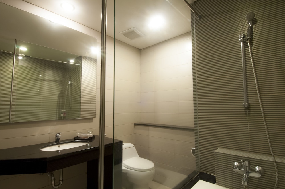 100 Sunset Hotel Kuta 64/66