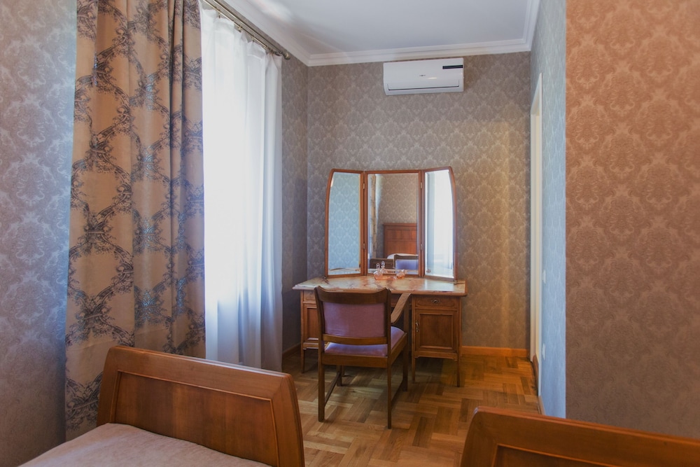 Bloom Boutique Hotel 50/50