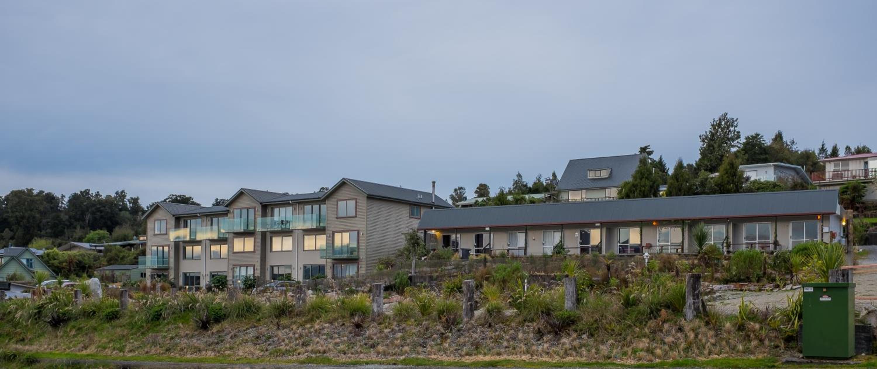 Hotel Lake Brunner 1/50