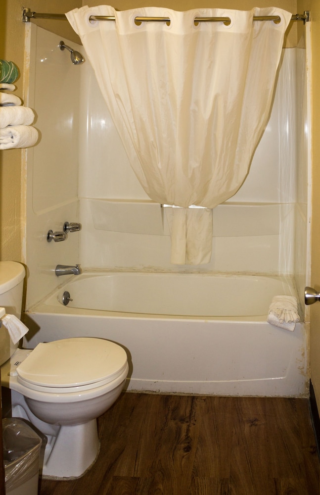 RODEWAY INN MUSKOGEE 39/39