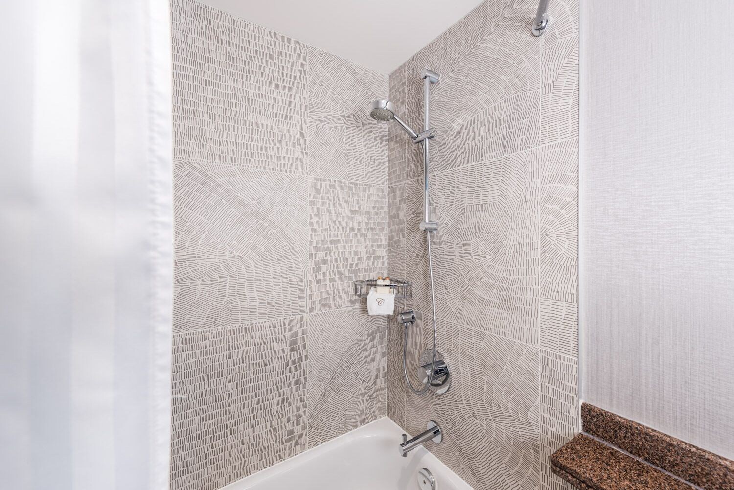 جناح بسرير كينج وسريرين منفصلين بغرفتي نوم، Carmana Hotel and Suites 3/3