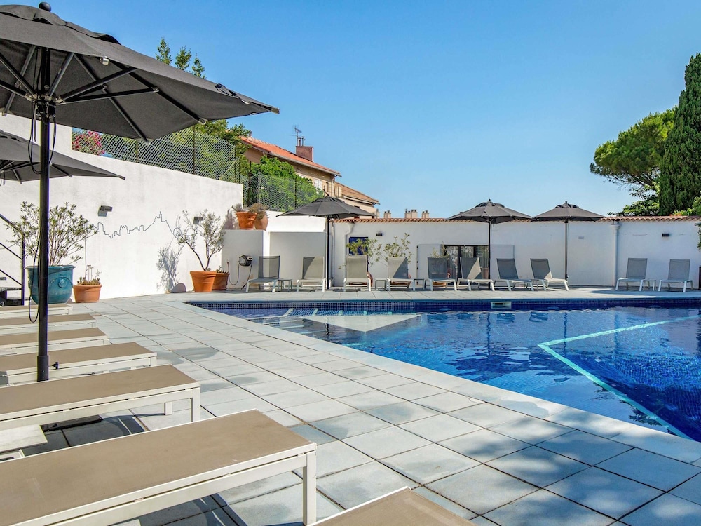 swimming pool spa