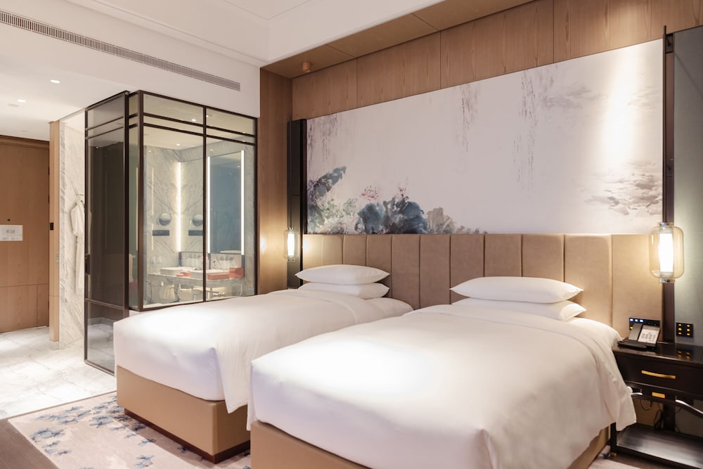 MAGNIFICENT, TWIN BEDS
