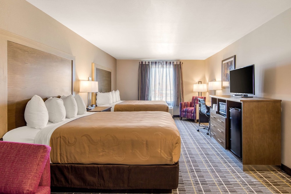 Quality Inn & Suites Carlsbad Caverns Area 23/44