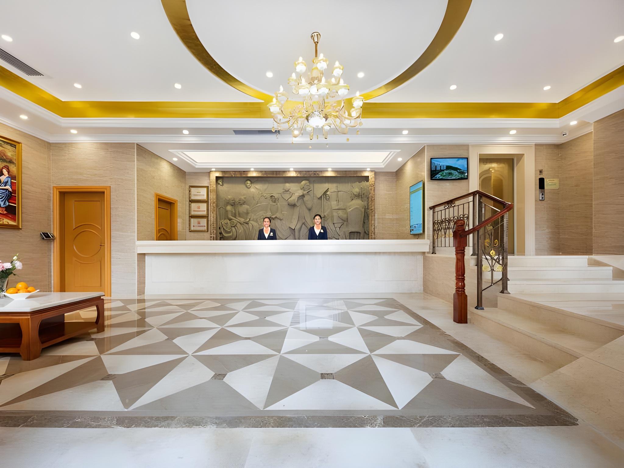 Vienna hotel (Huidong and run pedestrian street) 10/55