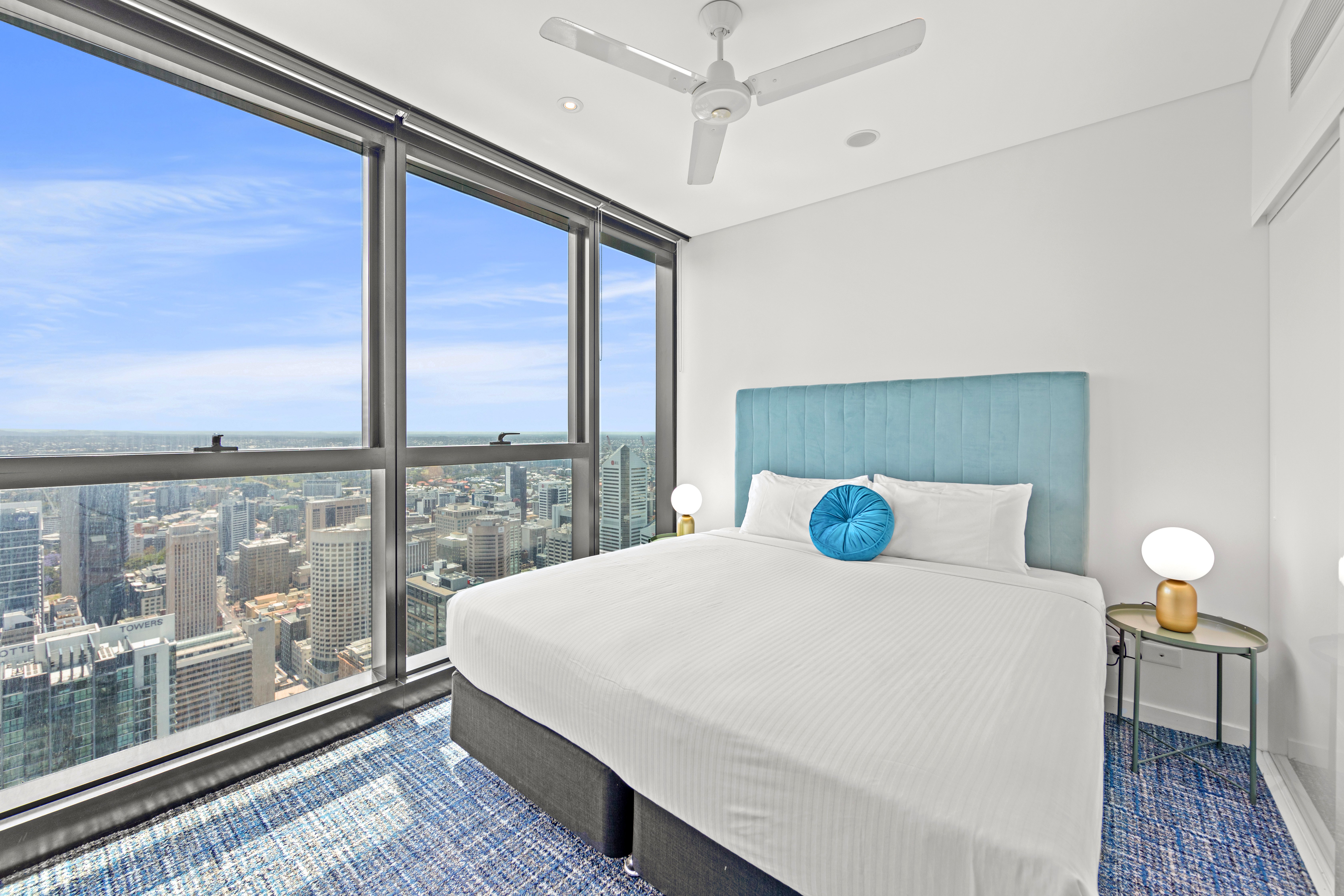 3 Bedrooms, Sky High, Apartment, 2 Bathrooms