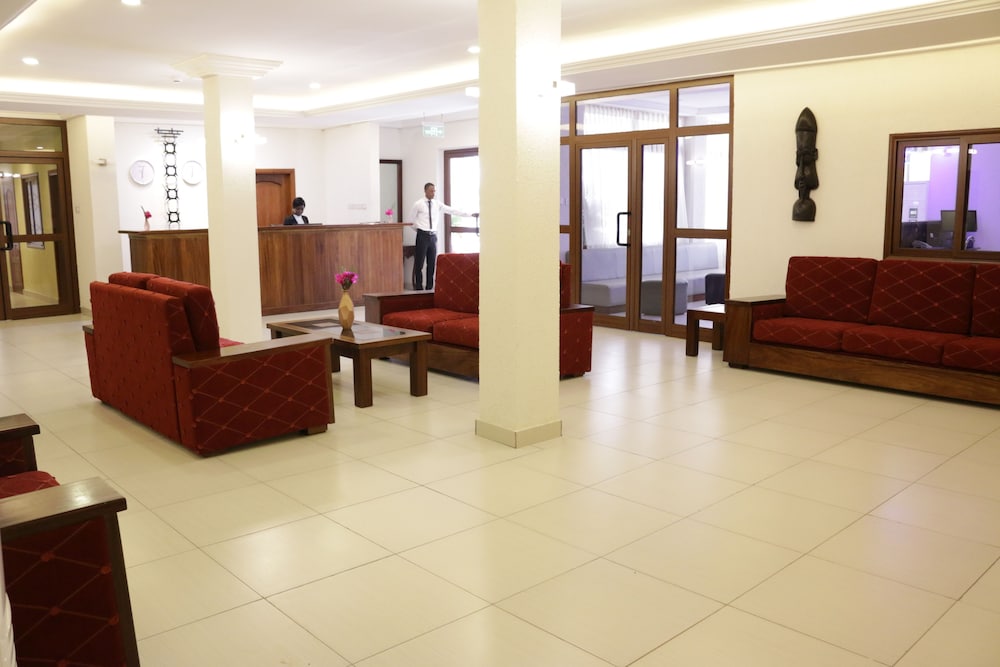 Coconut Grove Sakumono Hotel 16/18