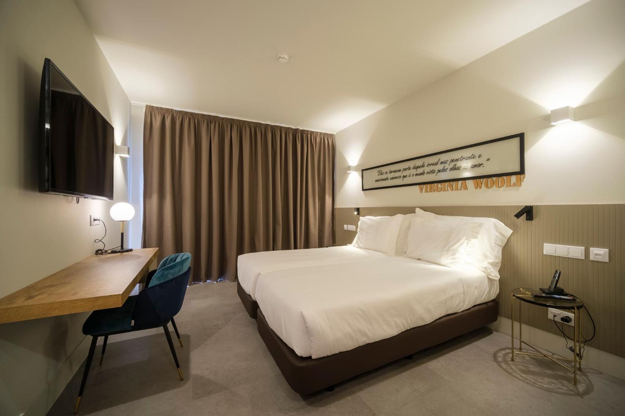 غرفة ديلوكس بسرير مزدوج، AZORES BOOK HOTEL 7/10