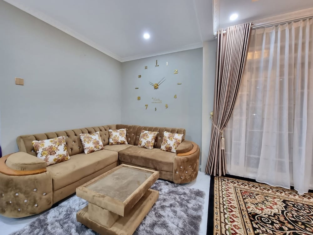 Villa Kota Bunga Anyelir 33/51