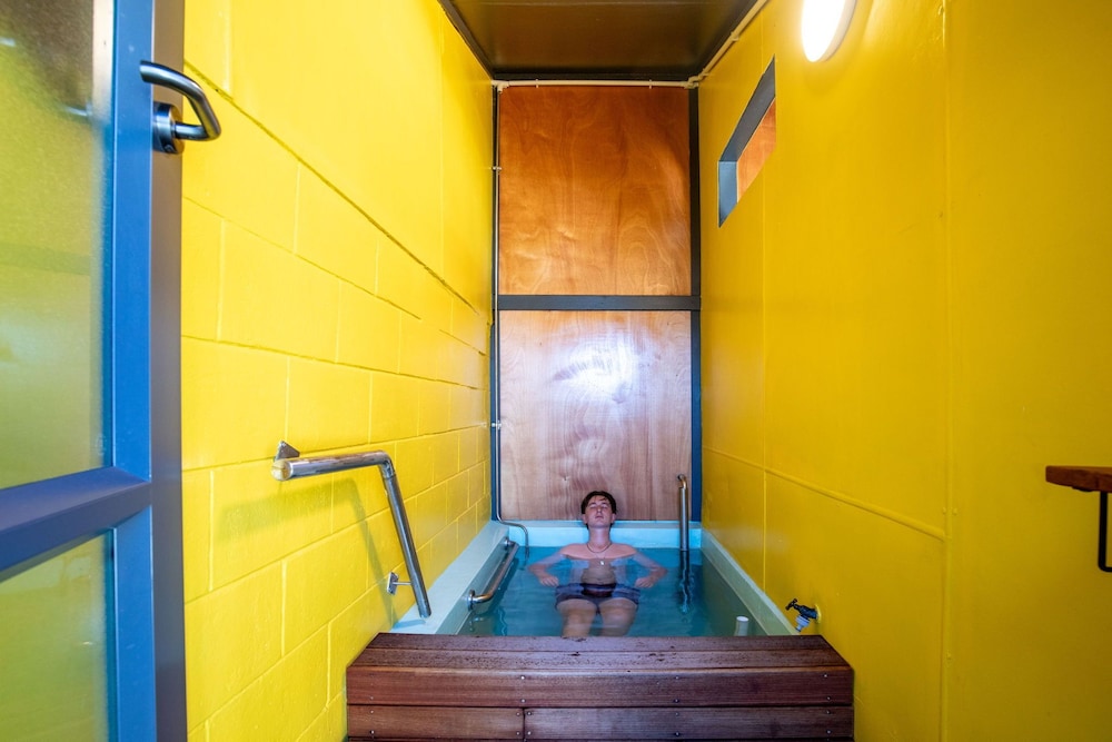 Kowhai And Colonial Motel 23/49