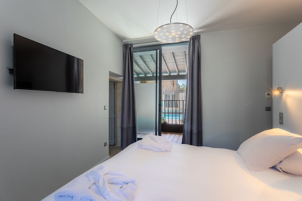 Boutique Hotel Entraigues 39/61