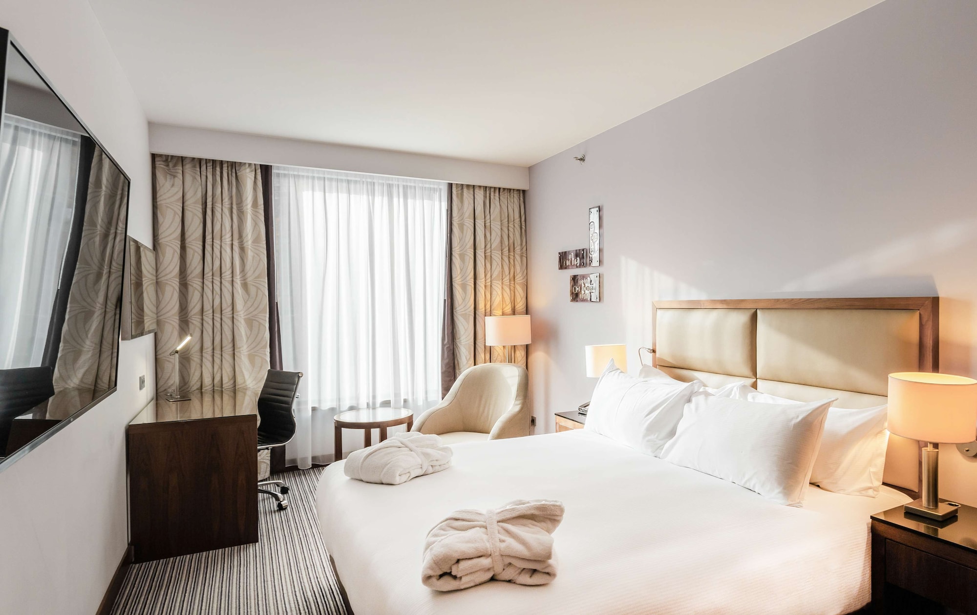SUITE, KING BED, RIVER VIEW
