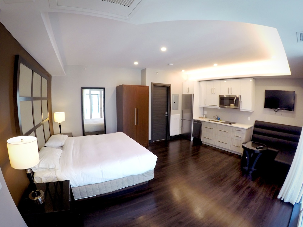 SUPERIOR, STUDIO, KING BED