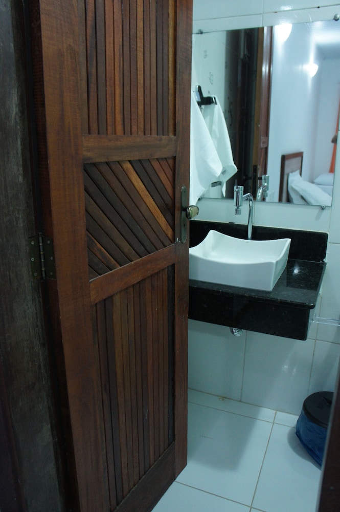 Pousada Camburi 47/50