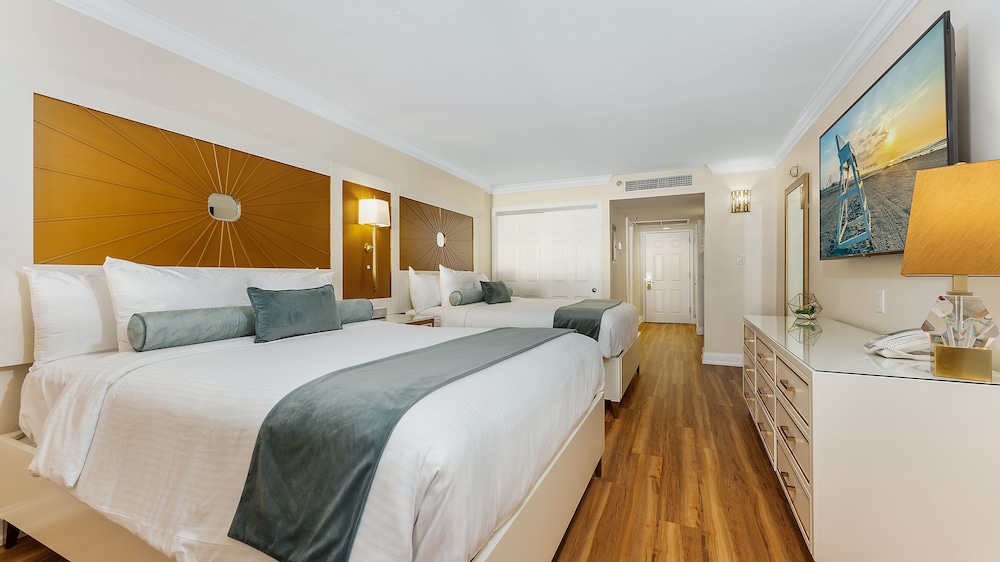Premium, 2 Queen Beds, Lateral Side Ocean View