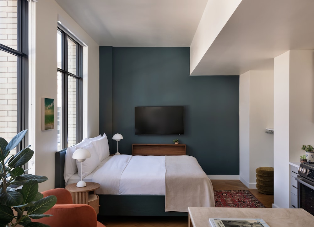 STUDIO, KING BED, ACCESSIBLE