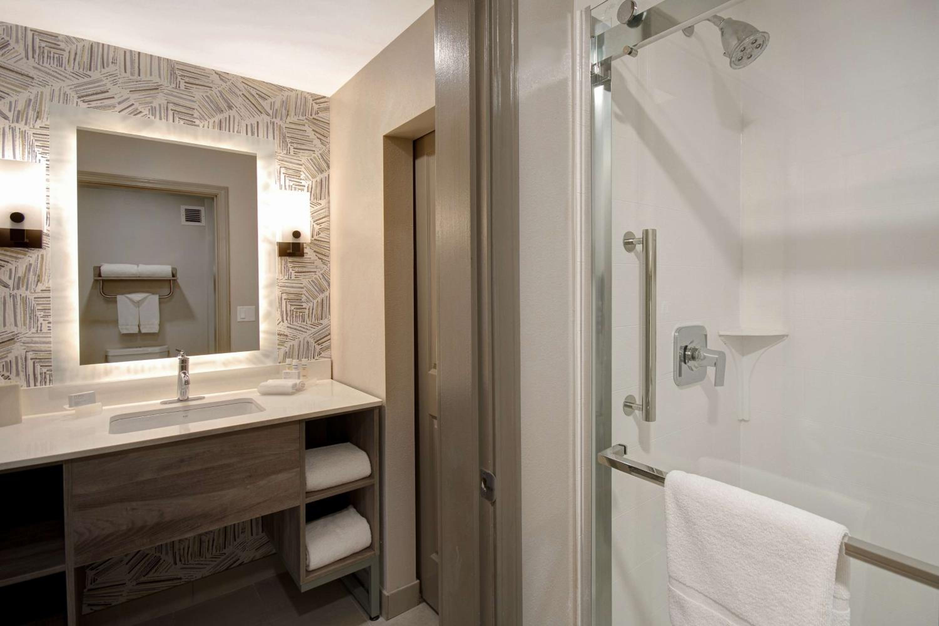 جناح بسرير كينج بغرفة نوم واحدة مع أريكة، Homewood Suites By Hilton Lexington Hamburg 6/8