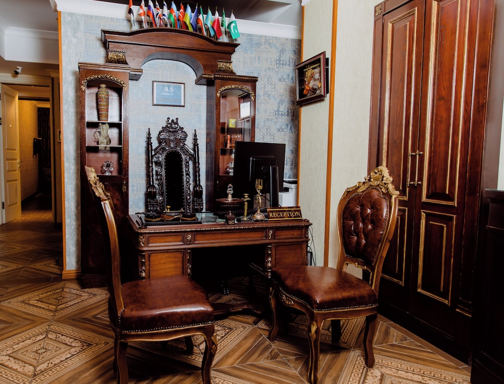 Royal Antique Hotel 42/50