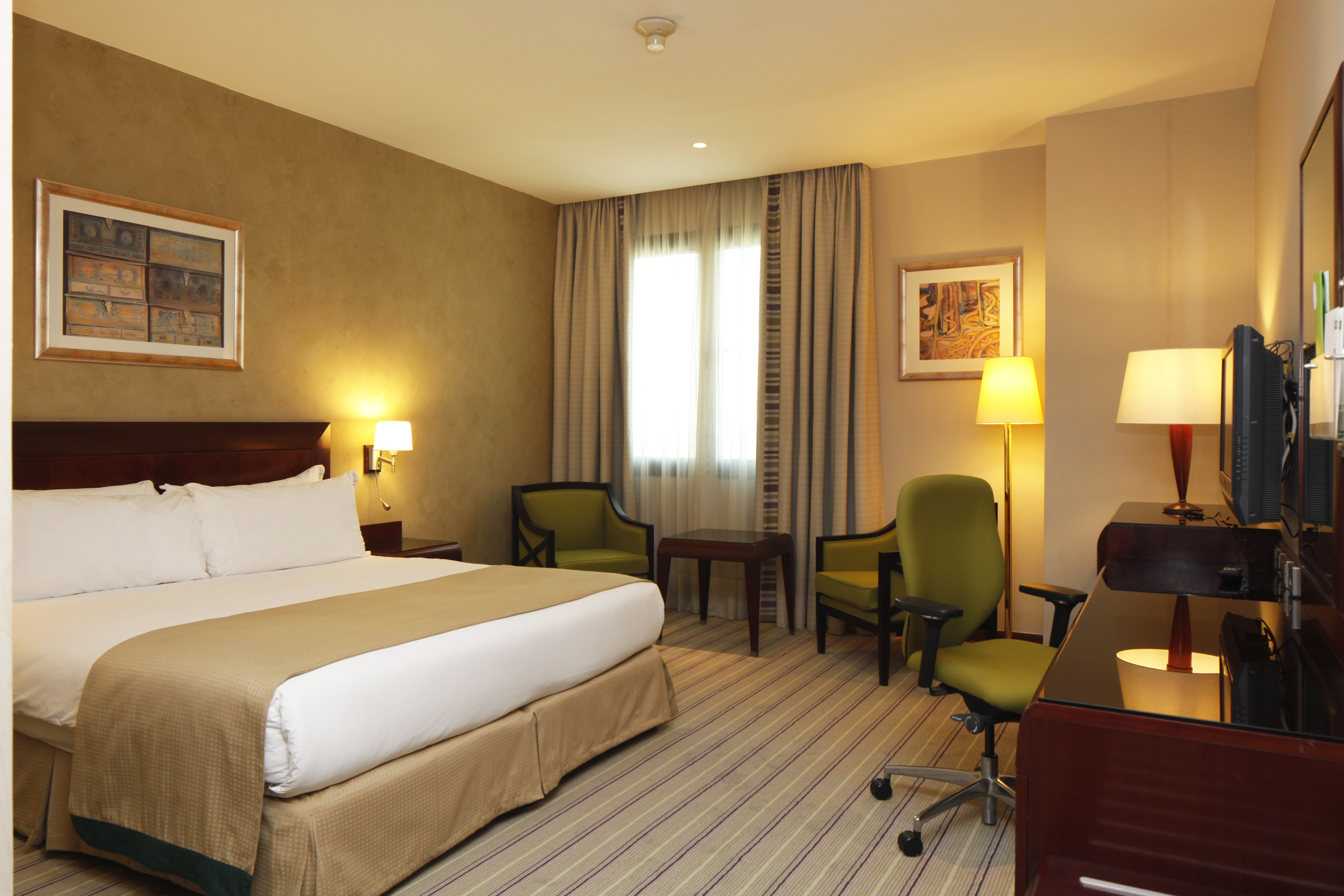 Standard, King Bed 3/4
