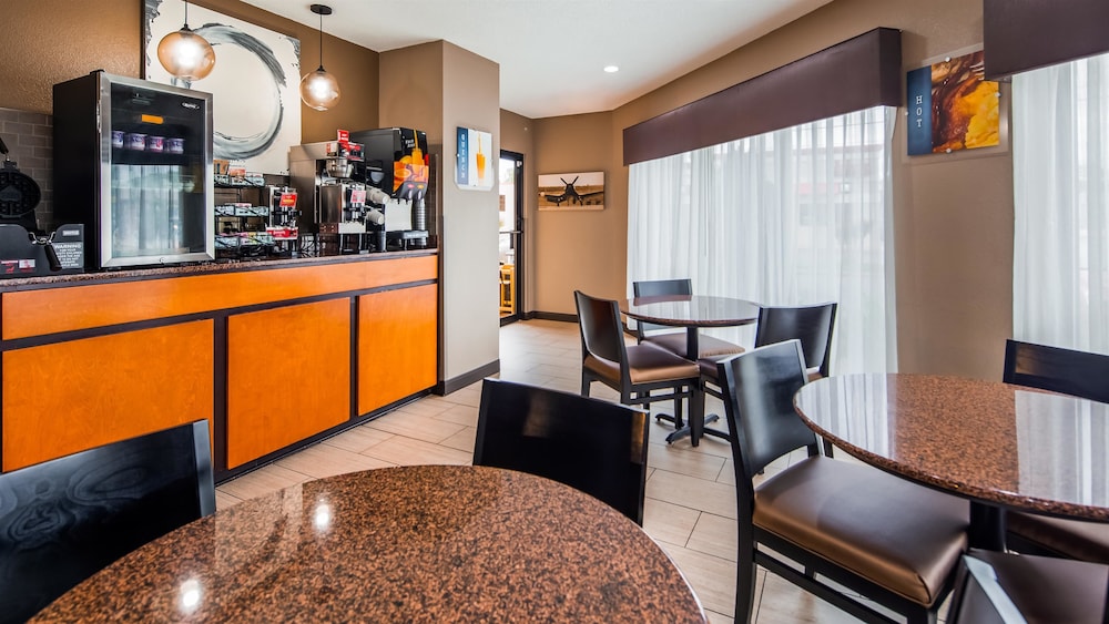 Best Western Airport Inn 36/40