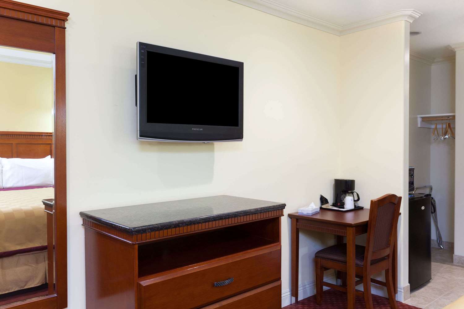 Travelodge By Wyndham Brea 4/29