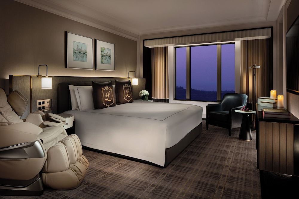 WINDSOR, SUITE, KING BED