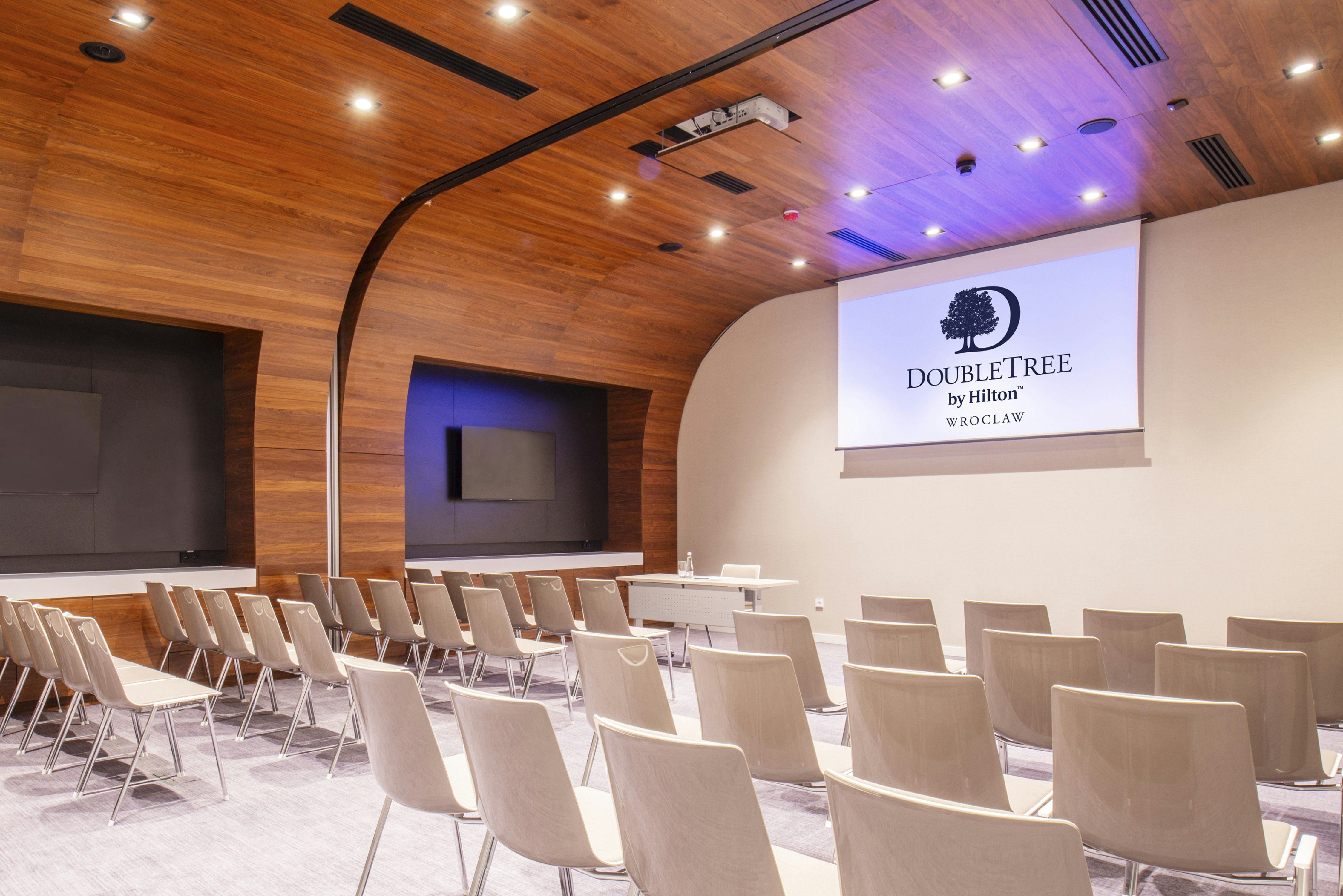 Doubletree By Hilton Wroclaw 67/77