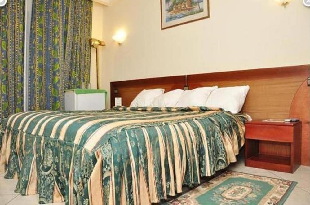 Vallee Des Princes Hotel 12/47