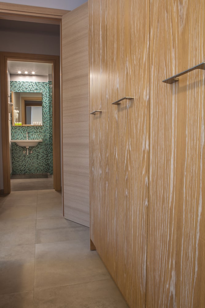 Anemos Rooms and Apartments 24/50