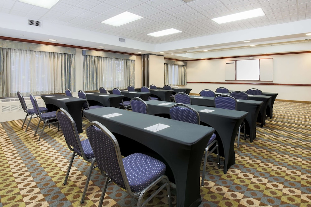 Hampton Inn Anchorage 32/33