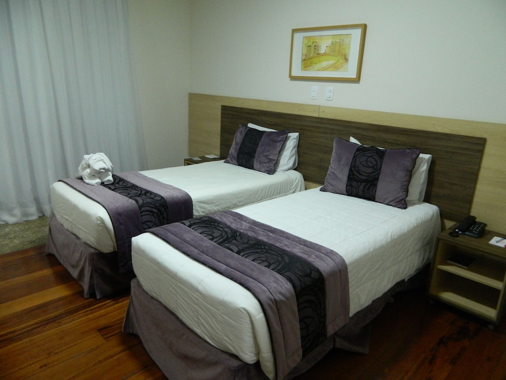 Colonial Plaza Hotel 13/68