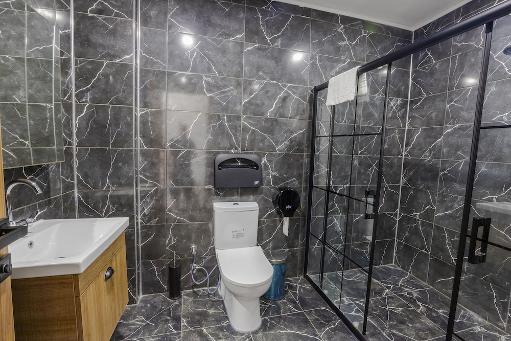 Acar Airport Hotel 43/44