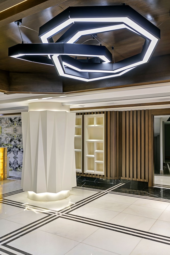 B Business Hotel & Spa 9/53
