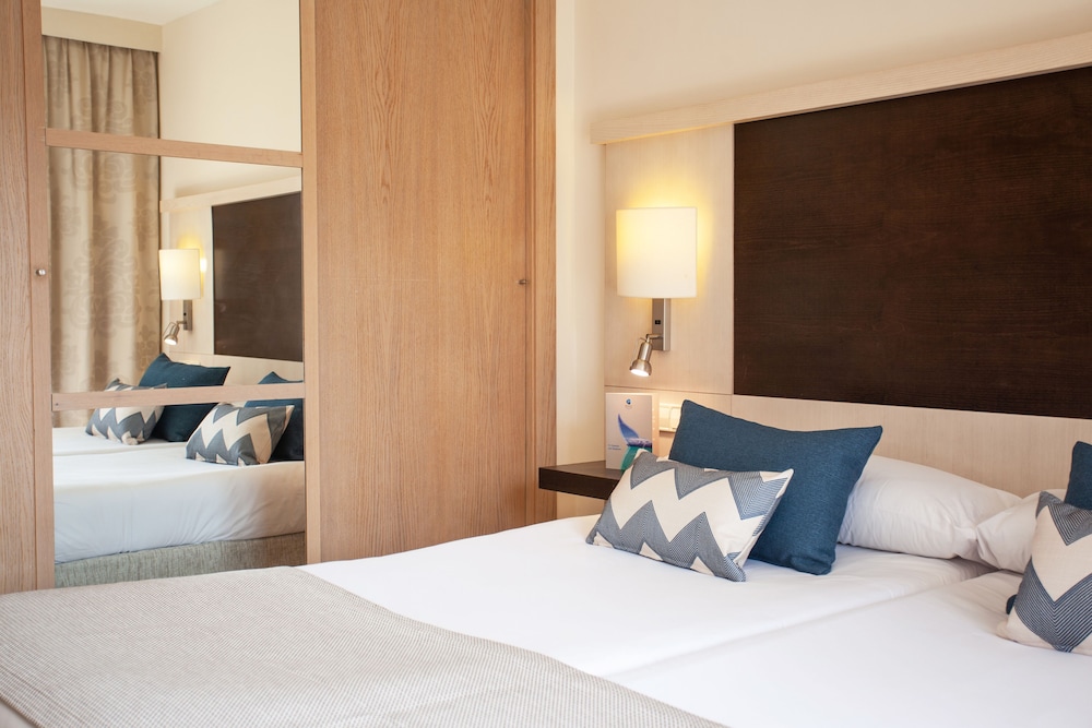 شقة عائلية بسريرين منفصلين بشرفة بغرفة نوم واحدة مع أريكة، Grupotel Dunamar 3/8
