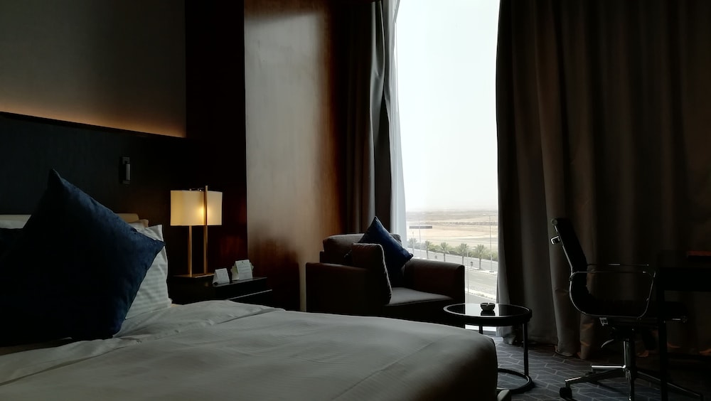 غرفة سوبيريور بسرير كوين، ميلينيوم مطار المدينة(Millennium Madinah Airport) 3/6