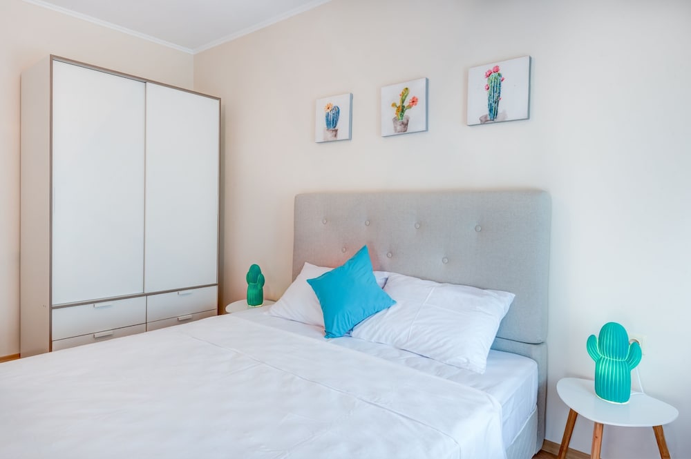 Venera and Anastasia Palace Apartments 27/75