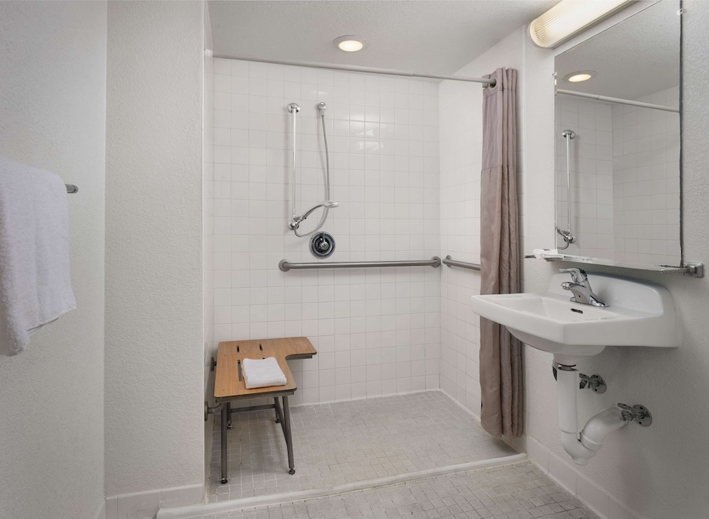 Motel6 San Simeon, CA - Hearst Castle Area 14/63