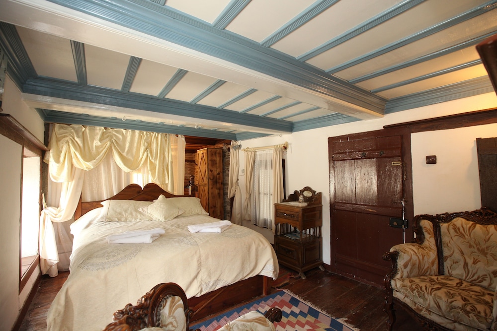 Kirkinca House Hotel 26/76