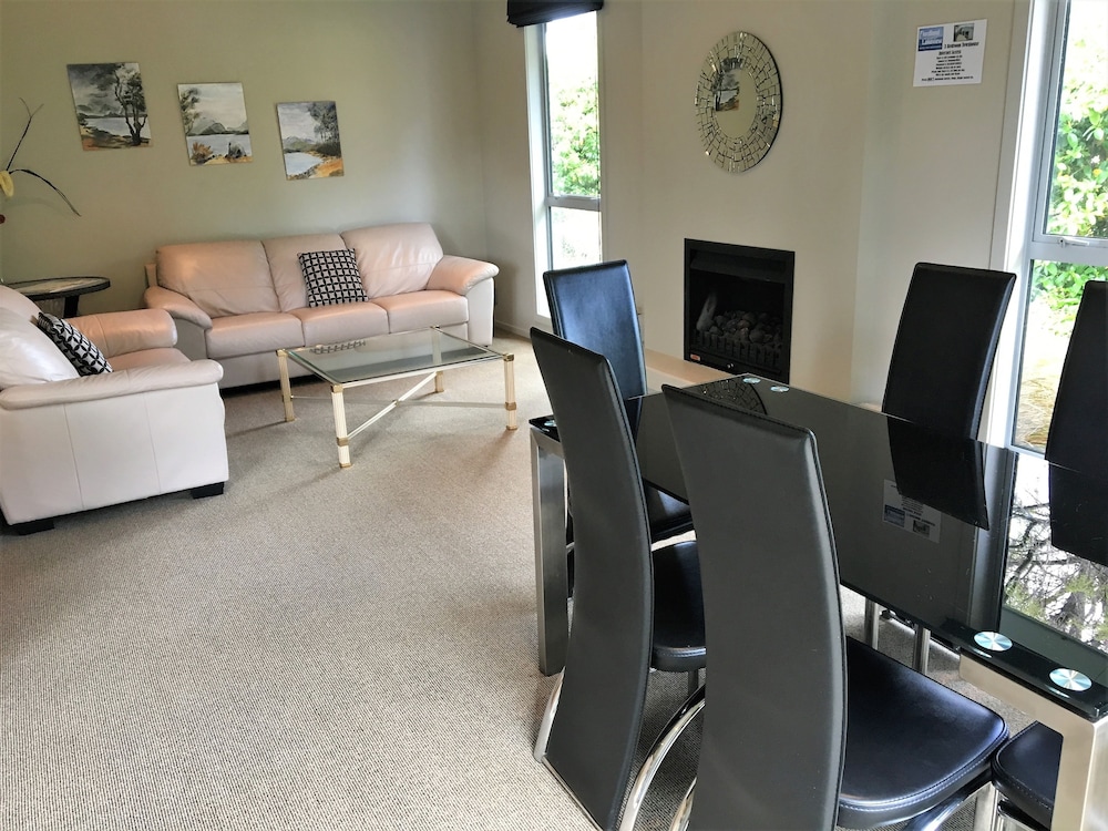 Fiordland Lakeview Motel and Apartments 40/67