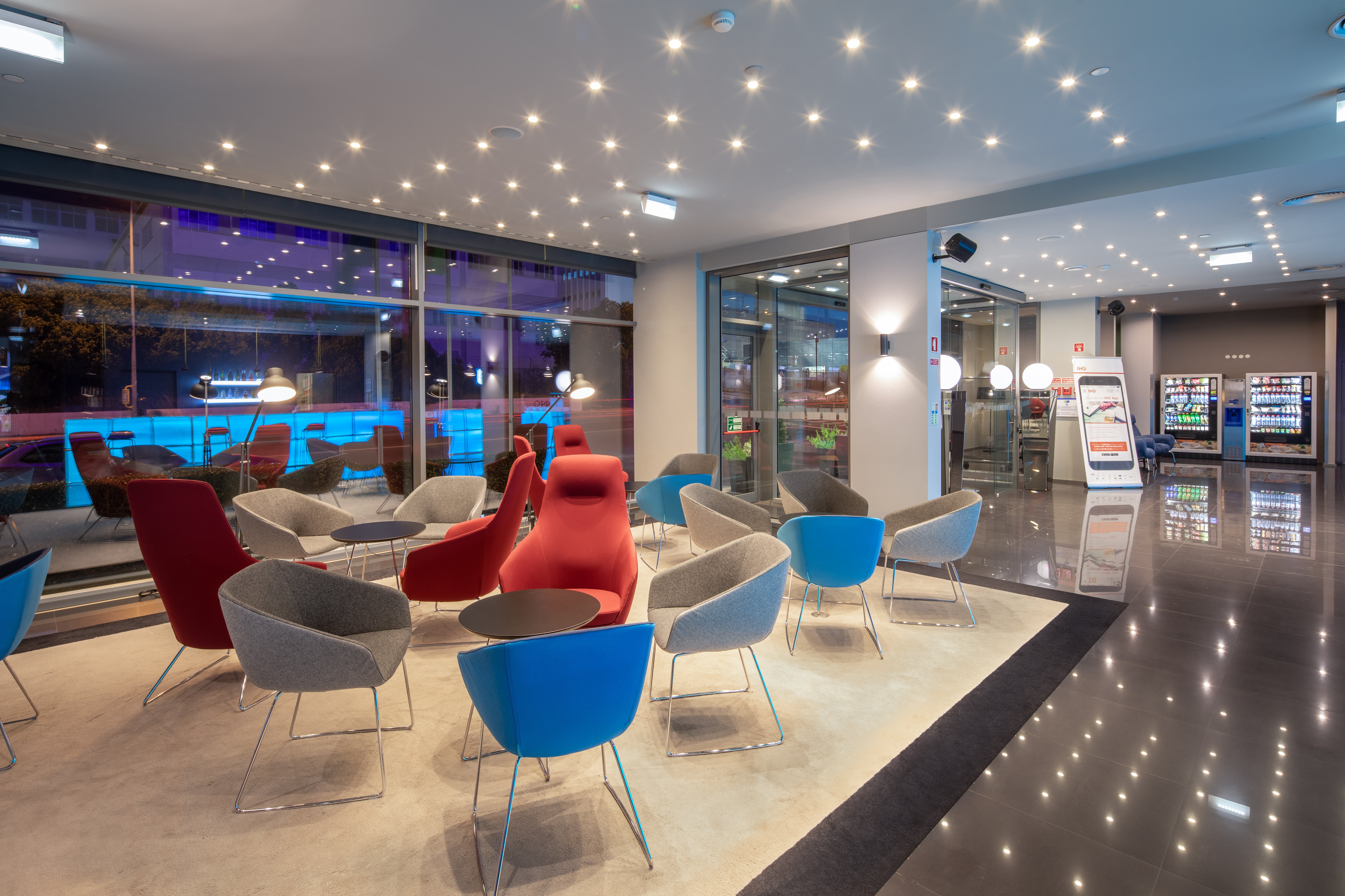 Holiday Inn Express Lisbon Alfragide 25/35